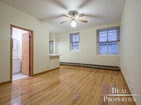 635 W Barry Ave in Chicago, IL - Building Photo
