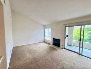 9995 Scripps Westview Wy in San Diego, CA - Building Photo - Building Photo