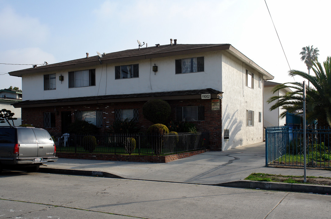 11002 S Grevillea Ave in Inglewood, CA - Building Photo