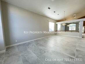 8545 Highland View in Las Vegas, NV - Building Photo - Building Photo