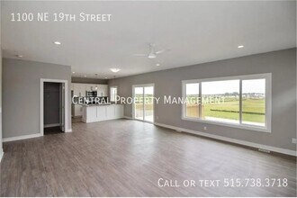 1100 NE 19th St in Grimes, IA - Building Photo - Building Photo