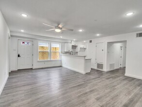 6742 Madrid St in Houston, TX - Building Photo - Building Photo