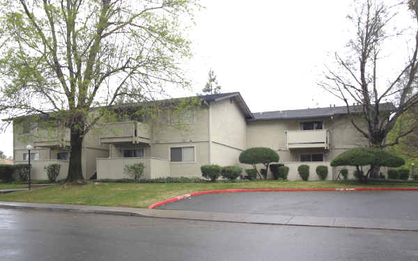 Claybank Apartments in Fairfield, CA - Building Photo