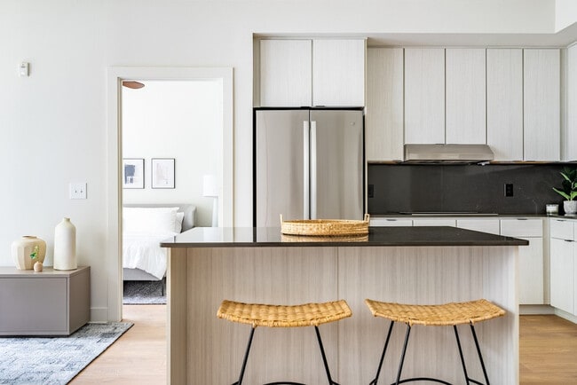 2137 Pelham Dr in Houston, TX - Building Photo - Building Photo