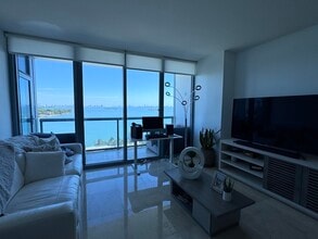 601 NE 36th St, Unit 1205 in Miami, FL - Foto de edificio - Building Photo