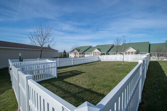 Gateway Estates Apartments in Beloit, WI - Building Photo - Building Photo