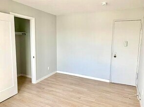 237 E Broadway, Unit 4M in Long Beach, NY - Foto de edificio - Building Photo