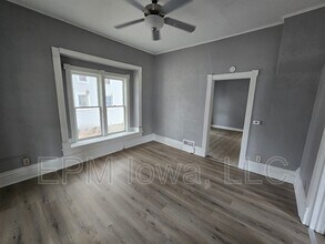 714 W 1st St in Waterloo, IA - Building Photo - Building Photo
