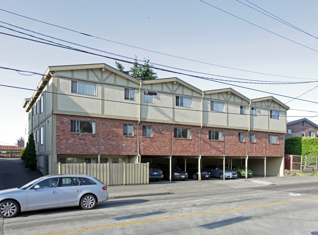 Tudor Manor in Seattle, WA - Foto de edificio - Building Photo