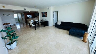 15051 Royal Oaks Ln, Unit 2501 in North Miami, FL - Building Photo - Building Photo