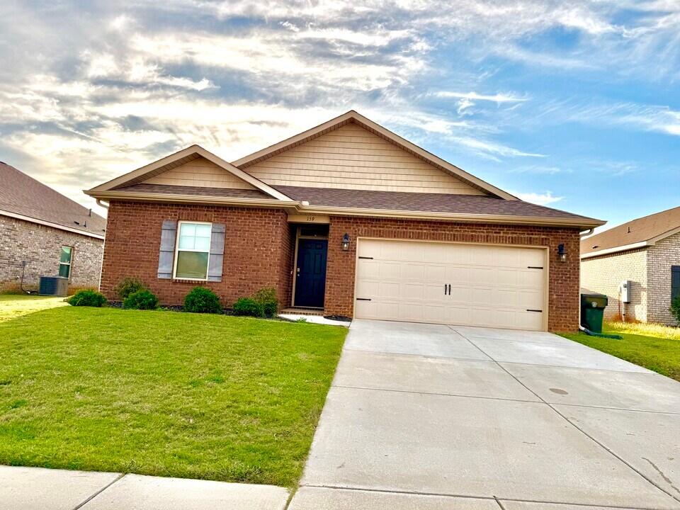 159 Kingsford St in Meridianville, AL - Building Photo