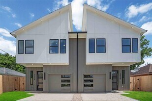 4505 Phlox St in Houston, TX - Building Photo