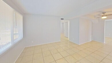 10548 112th Ave in Largo, FL - Building Photo - Building Photo