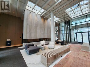 195 Commerce St in Vaughan, ON - Building Photo - Building Photo