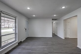 2716 S Vermont Ave. in Joplin, MO - Building Photo - Building Photo