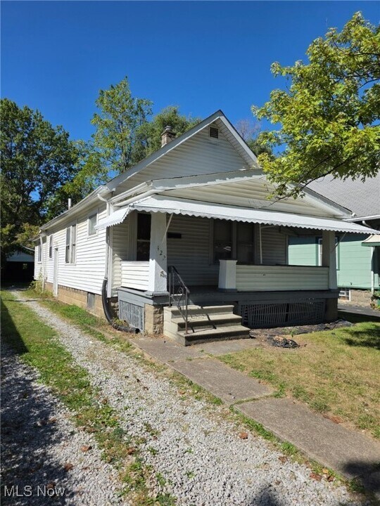 422 Lorain Blvd in Elyria, OH - Building Photo