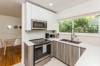 962 SW 6th Ave in Miami, FL - Building Photo - Building Photo