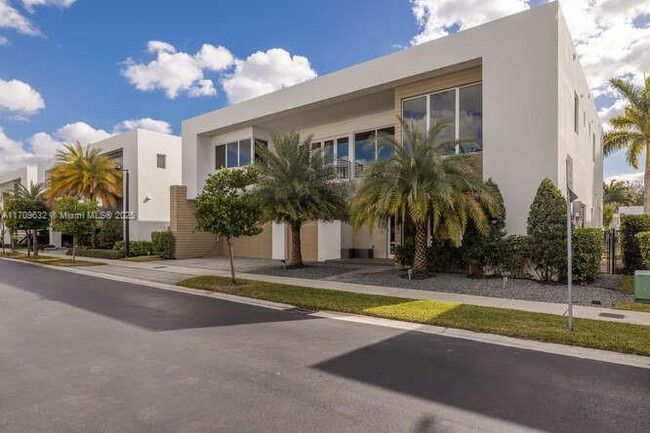 10250 NW 75th Terrace in Doral, FL - Building Photo - Building Photo