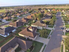 45 Sycamore Dr in Edinburg, TX - Building Photo
