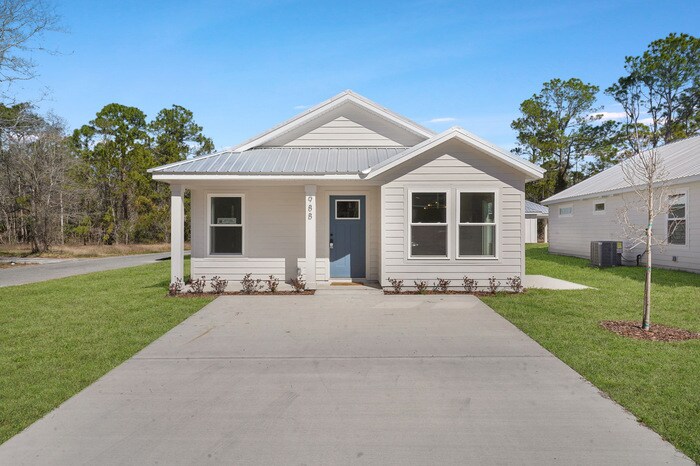 988 W 9th St in St. Augustine, FL - Building Photo