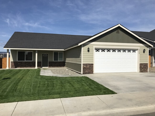 property at 2309 North Middlecrest Drive