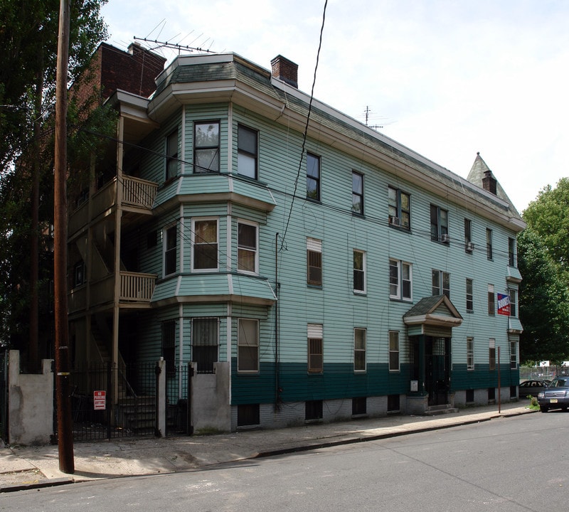 244 Van Buren St in Newark, NJ - Foto de edificio