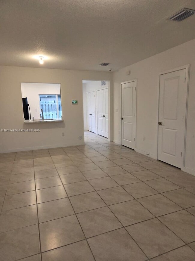 540 NE 5th Terrace in Florida City, FL - Building Photo - Building Photo