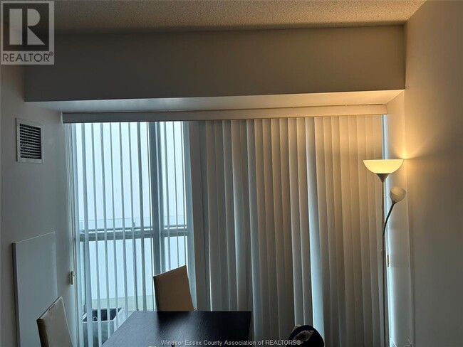 50 Absolute Ave in Mississauga, ON - Building Photo - Building Photo