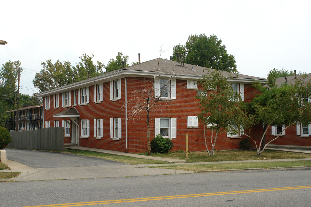 125-129 Zandale Dr in Lexington, KY - Building Photo