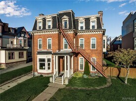 617 Niagara St in Buffalo, NY - Building Photo