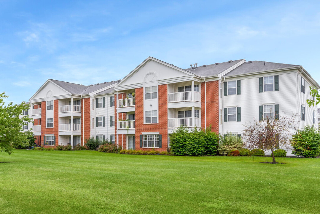 Evergreen Farms in Olmsted Twp, OH - Foto de edificio