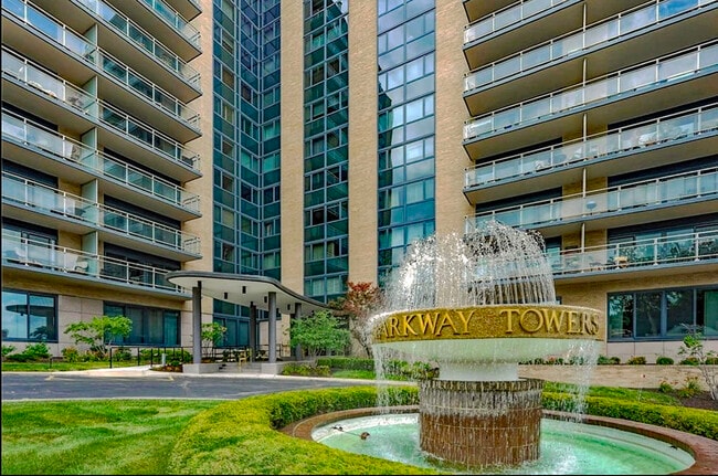 4545 Wornall Rd, Unit 309 in Kansas City, MO - Foto de edificio - Building Photo