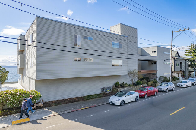 BEACH DRIVE CONDOMINIUM in Seattle, WA - Building Photo - Building Photo