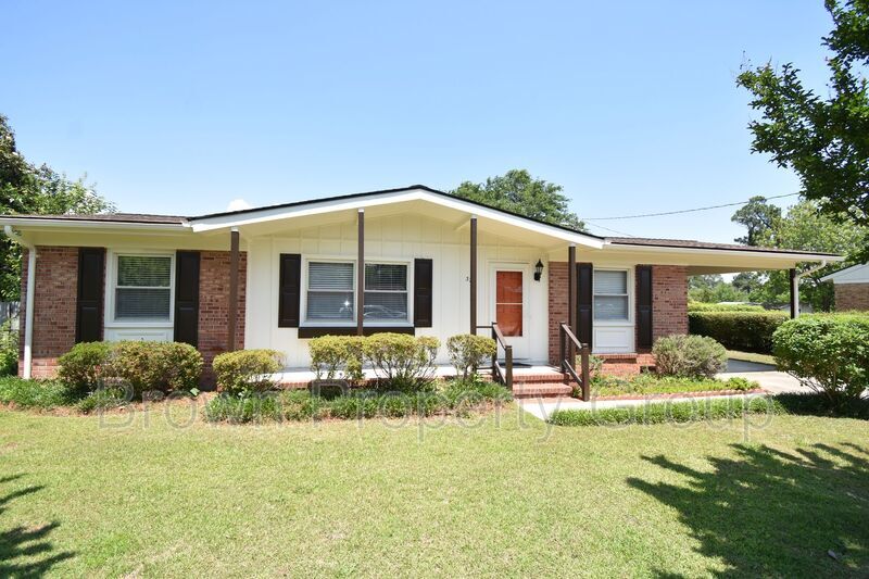 328 Desmond Dr in Fayetteville, NC - Building Photo