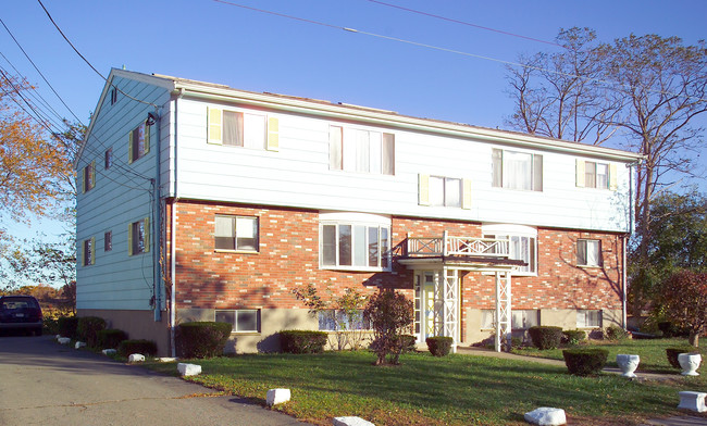 80 Lind St in Quincy, MA - Foto de edificio - Building Photo