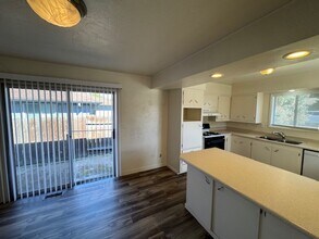 840 Olympic Ave in Medford, OR - Foto de edificio - Building Photo