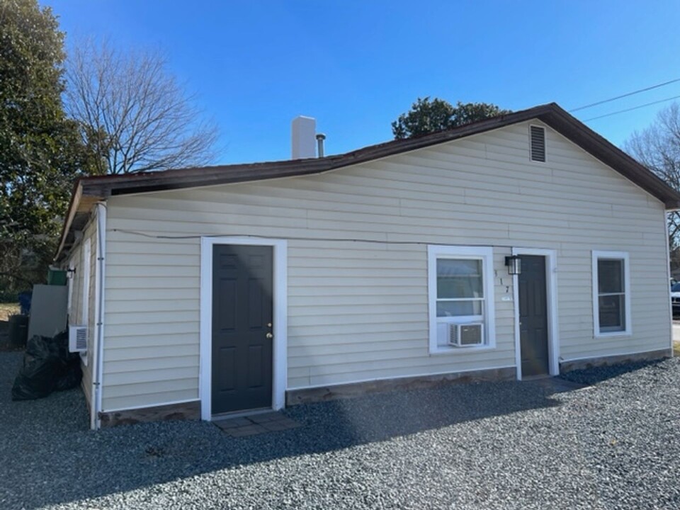 317 Smith St in Gibsonville, NC - Building Photo