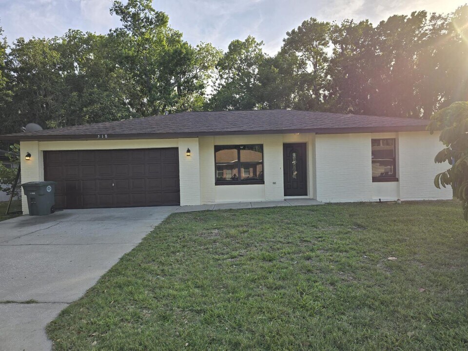 518 Loomis Trail in Daytona Beach, FL - Building Photo