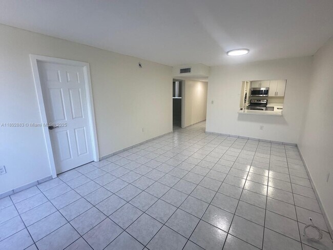 10090 NW 80th Ct in Hialeah, FL - Building Photo - Building Photo