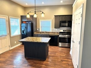 816 Ash St. in Louisville, KY - Building Photo - Interior Photo