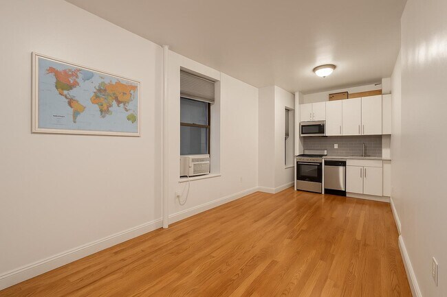 29 W 12th St in New York, NY - Building Photo - Building Photo