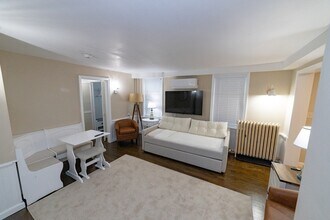 8 Franklin St-Unit -7 in Marblehead, MA - Building Photo - Building Photo