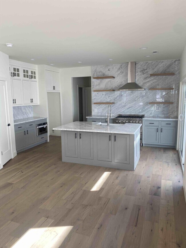 1047 S Hollywood Ave in Fayetteville, AR - Building Photo - Building Photo