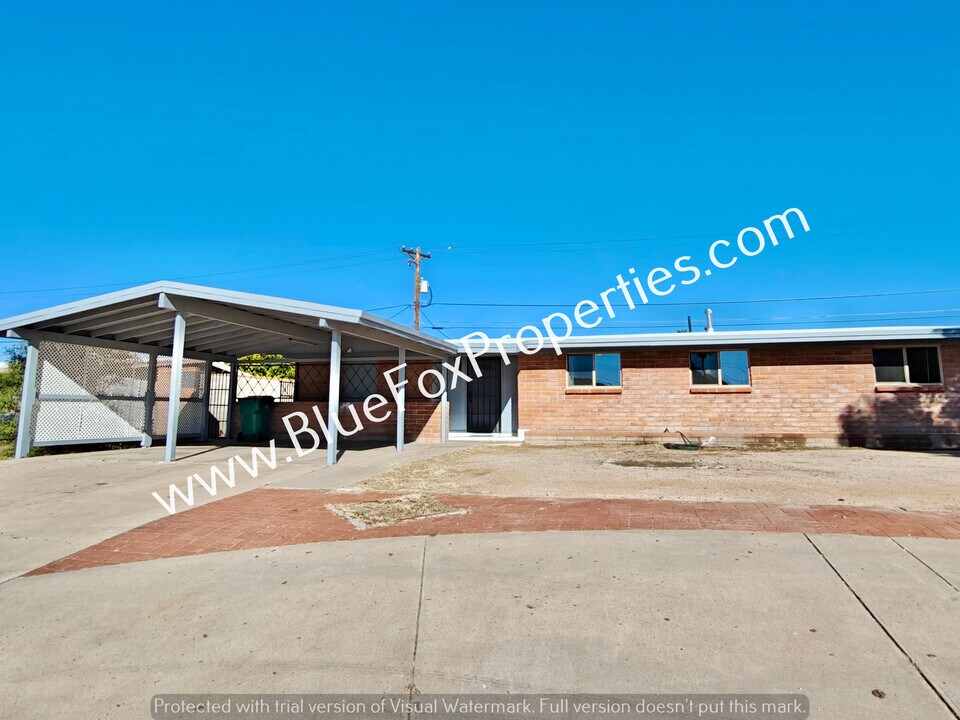 3310 W Calle Toronja in Tucson, AZ - Building Photo