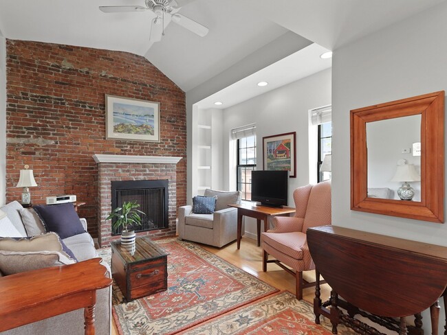 110 Charles St, Unit 4