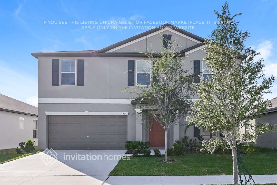 1565 Blue Rose Dr in Ruskin, FL - Building Photo