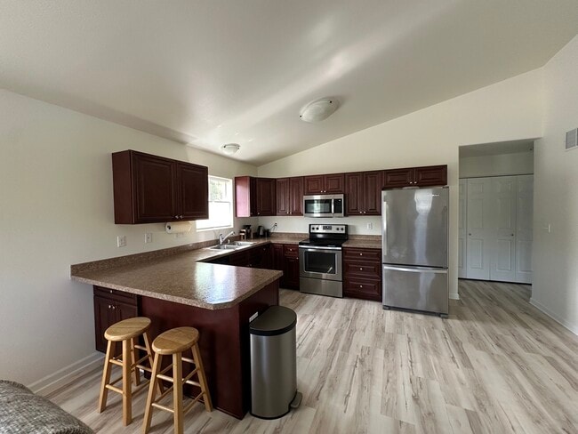 8230 E Snowy Pass Cir in Wasilla, AK - Foto de edificio - Building Photo