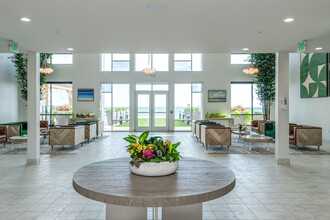 42 Hundred On The Lake in St. Francis, WI - Building Photo - Interior Photo