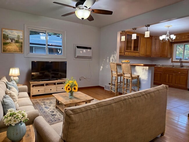 413 N Rosa Rd in Madison, WI - Building Photo - Building Photo