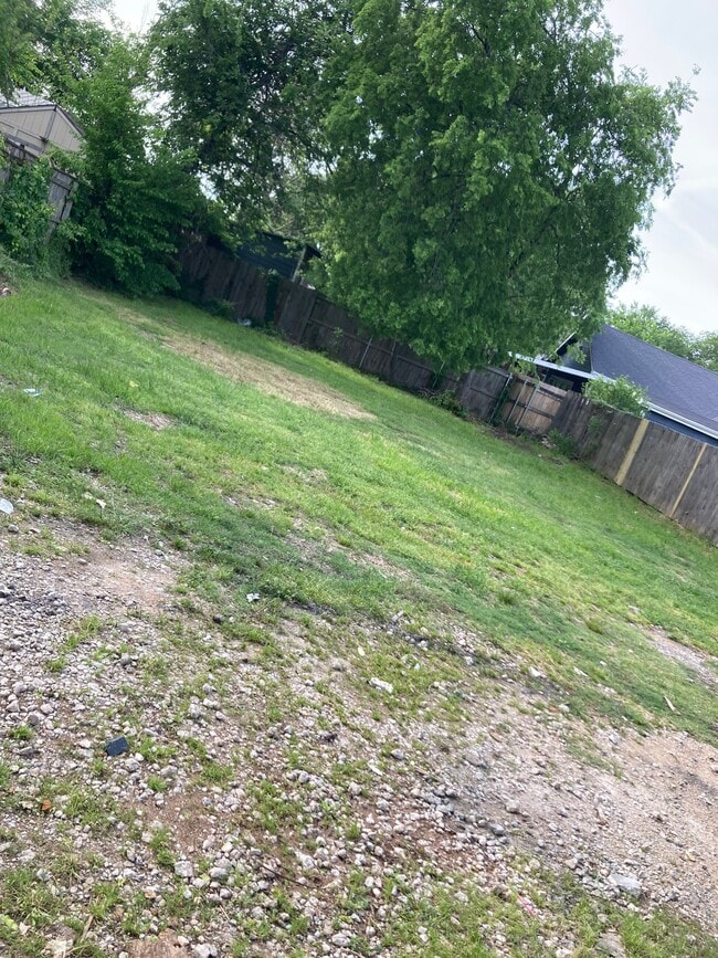 115 1st St in Terrell, TX - Building Photo - Building Photo